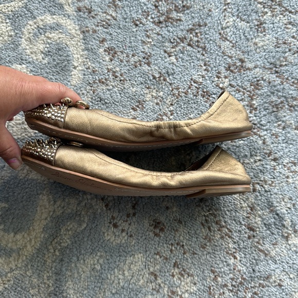 Sam Edelman Beatrix Egypt Spike Cap Toe Flats Gold 7 - Picture 6 of 8